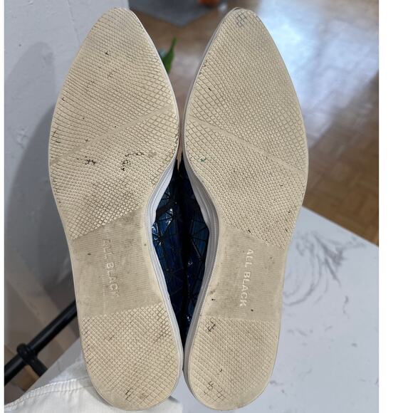 All Black Blue Holographic Geometric Pointed Toe Slip On Shoe, Size 40, EUC - Picture 5 of 8